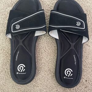 Champion Cushion Fit Slid On (size 7)